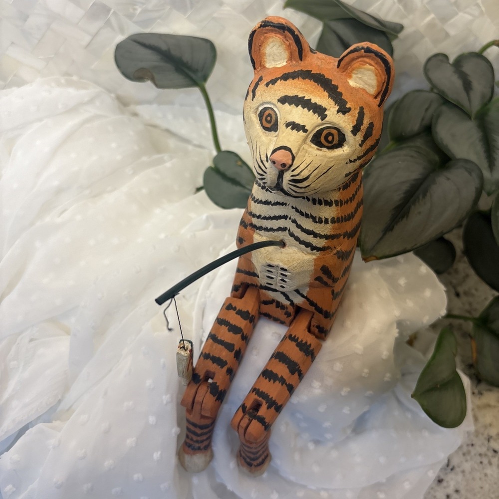 Vtg Folk Art Hand Painted/Carved Tiger Cat Fish Shelf Sitter‎ Articulated Joints - Picture 2 of 15